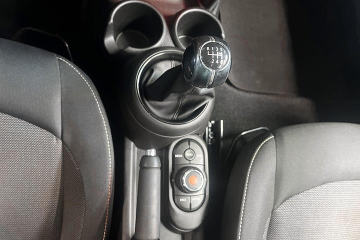 Grøn Mini Cooper fra 2019