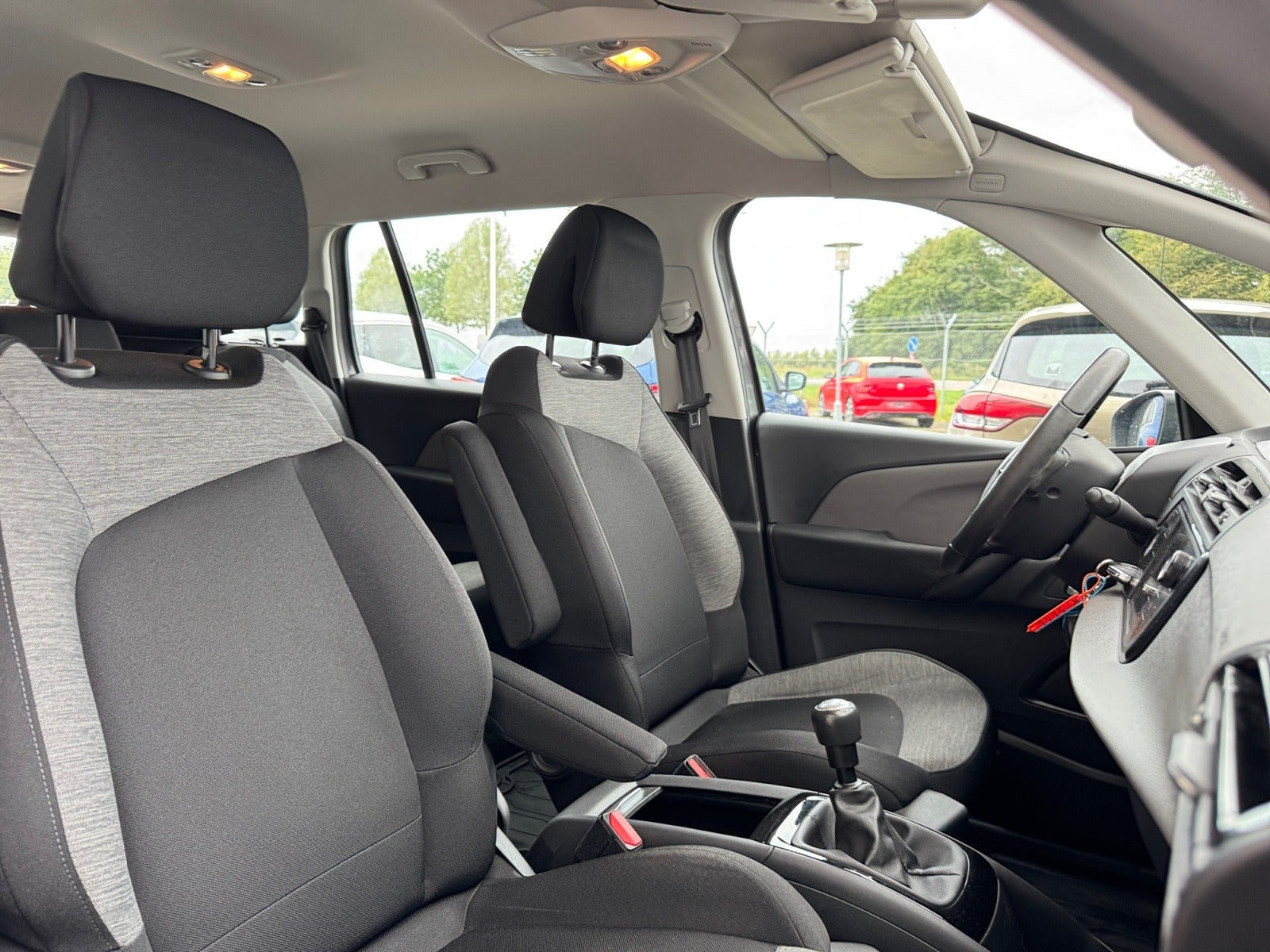 Grå Citroën Grand C4 Picasso fra 2018