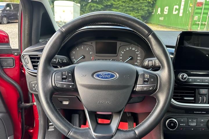 Rød Ford Fiesta fra 2019