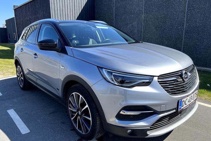 Sølv Opel Grandland X fra 2021