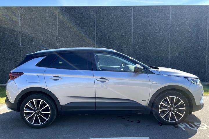 Sølv Opel Grandland X fra 2021
