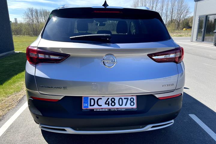 Sølv Opel Grandland X fra 2021