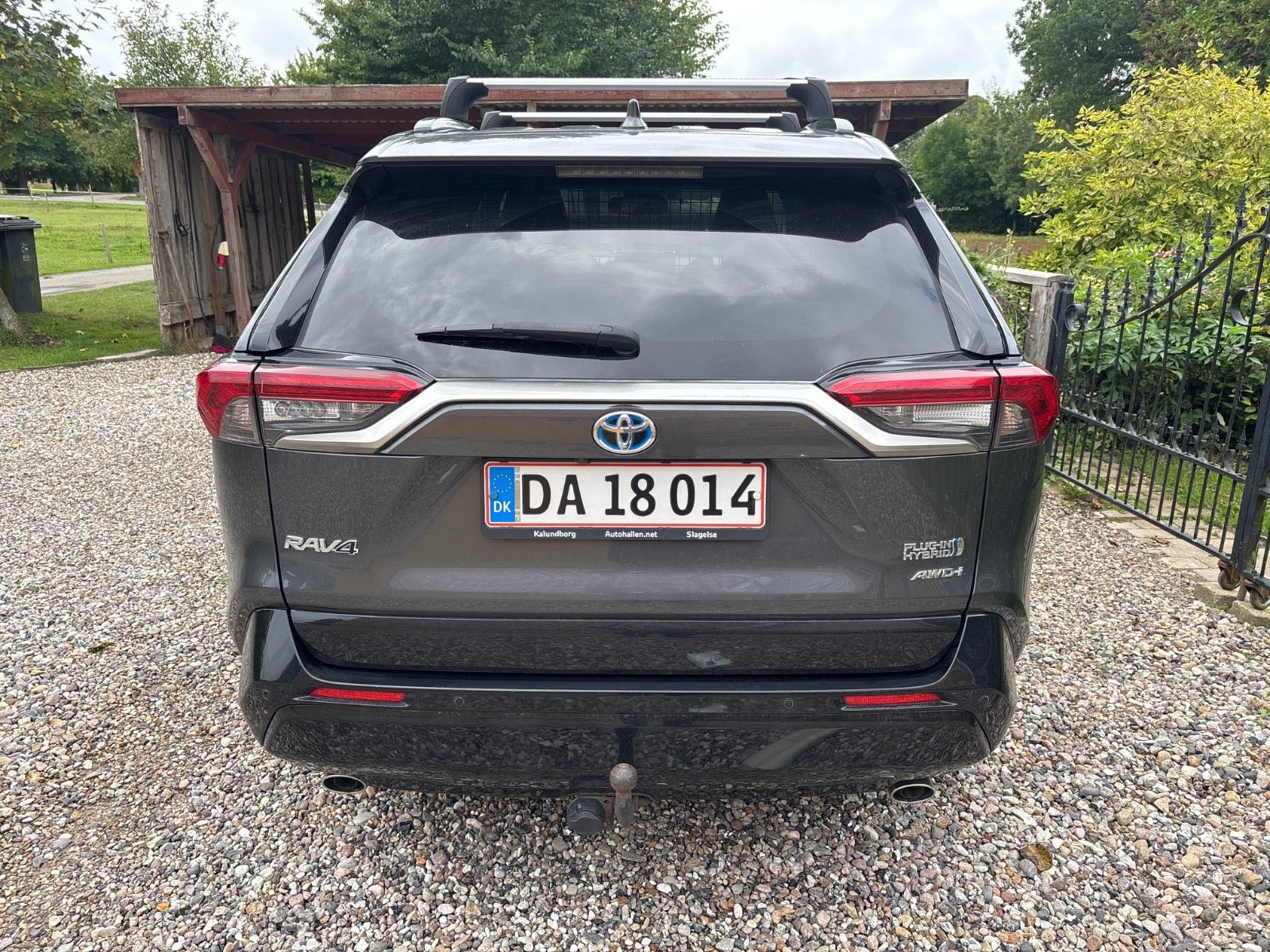 Grå Toyota RAV4 fra 2021
