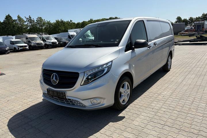 Sølv Mercedes Vito 116 fra 2021