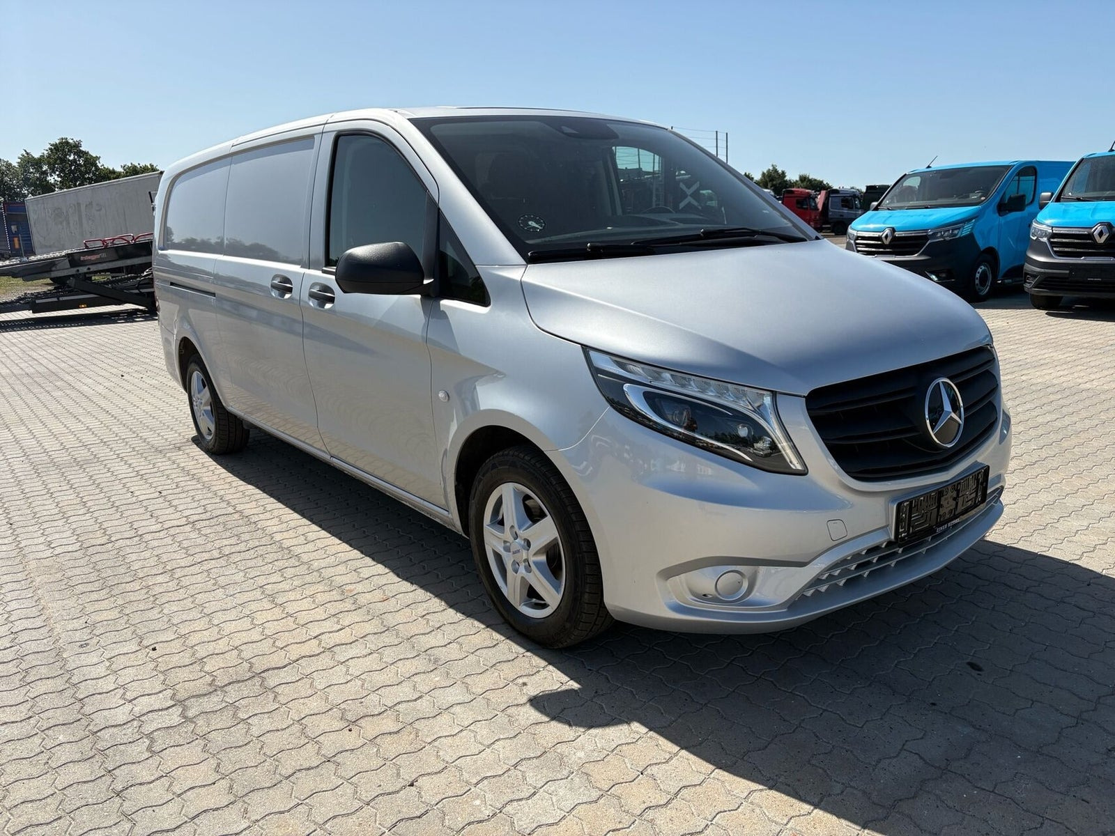 Sølv Mercedes Vito 116 fra 2021