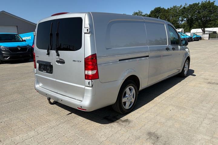 Sølv Mercedes Vito 116 fra 2021