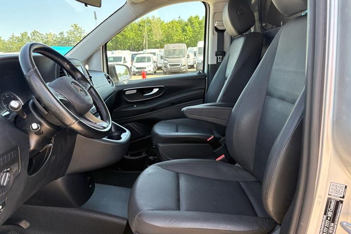 Sølv Mercedes Vito 116 fra 2021