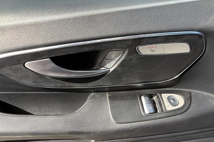 Sølv Mercedes Vito 116 fra 2021