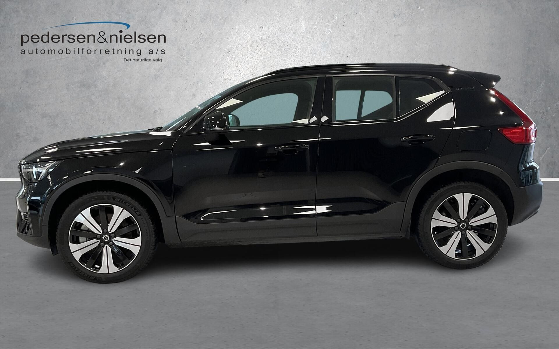 Sort Volvo XC40 fra 2023