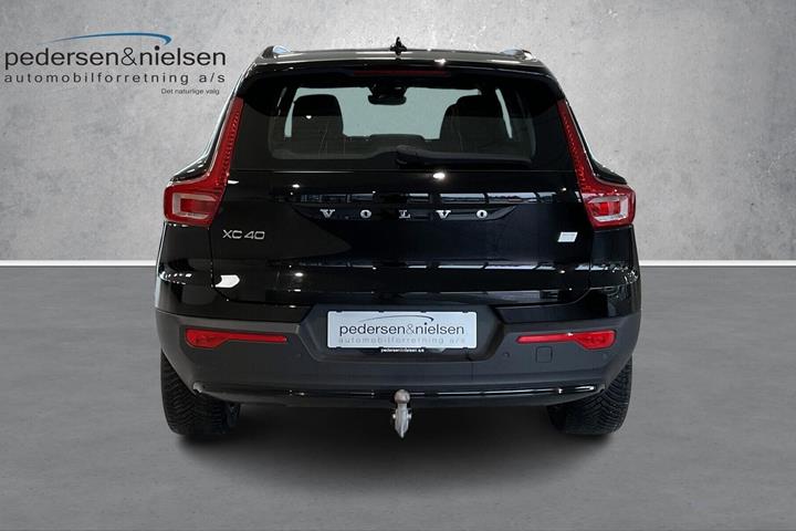 Sort Volvo XC40 fra 2023