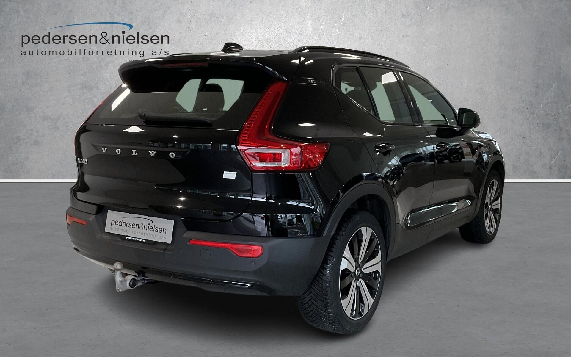 Sort Volvo XC40 fra 2023