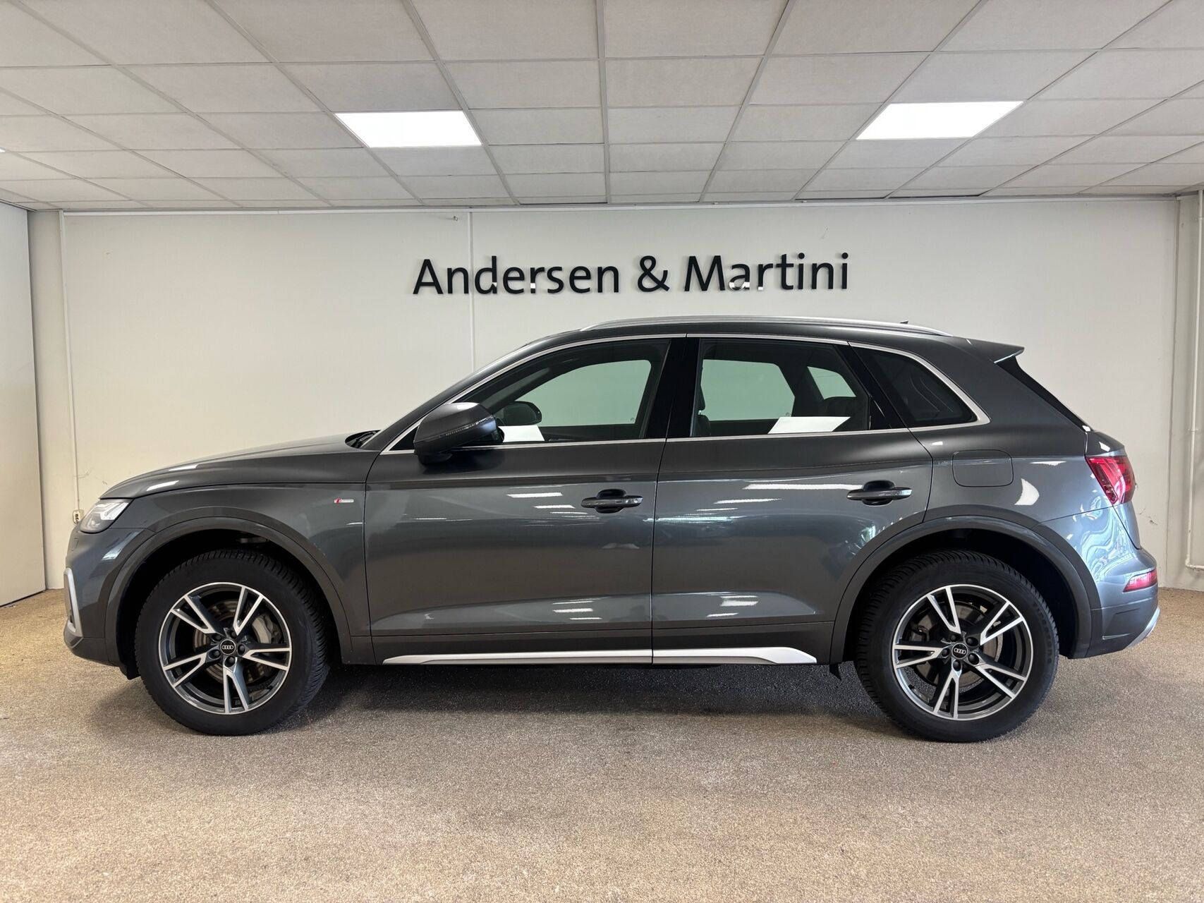 Grå Audi Q5 fra 2022