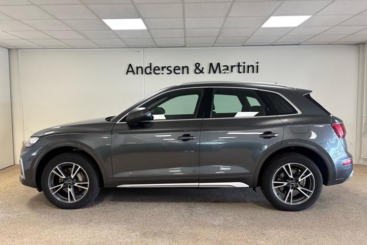 Grå Audi Q5 fra 2022