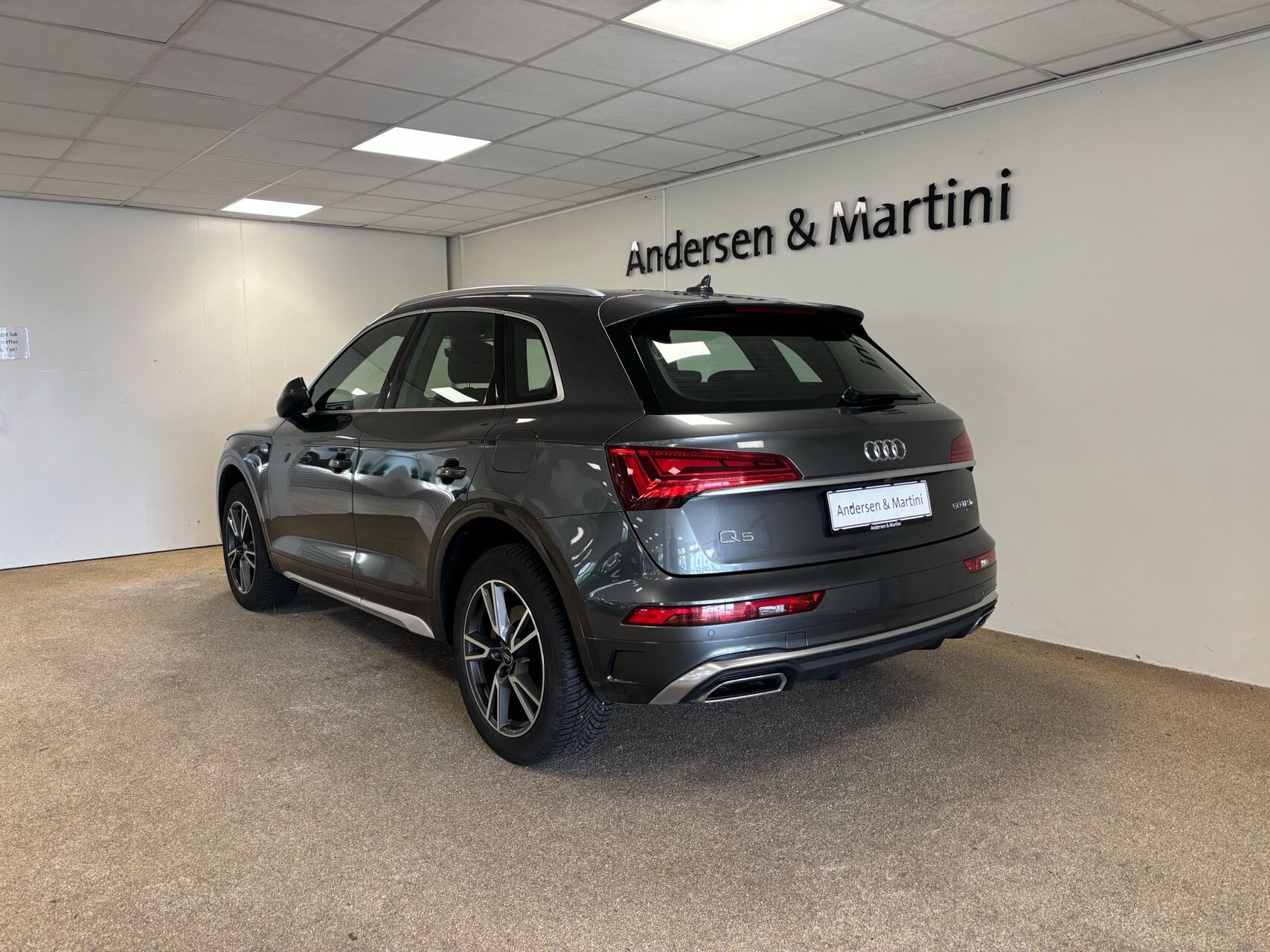 Grå Audi Q5 fra 2022