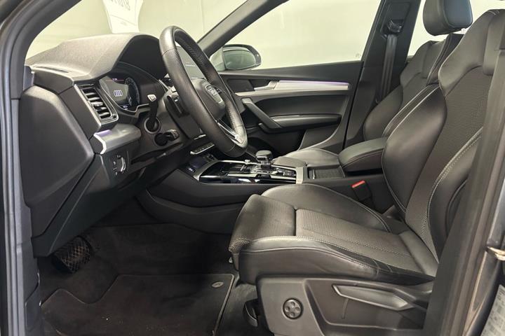 Grå Audi Q5 fra 2022