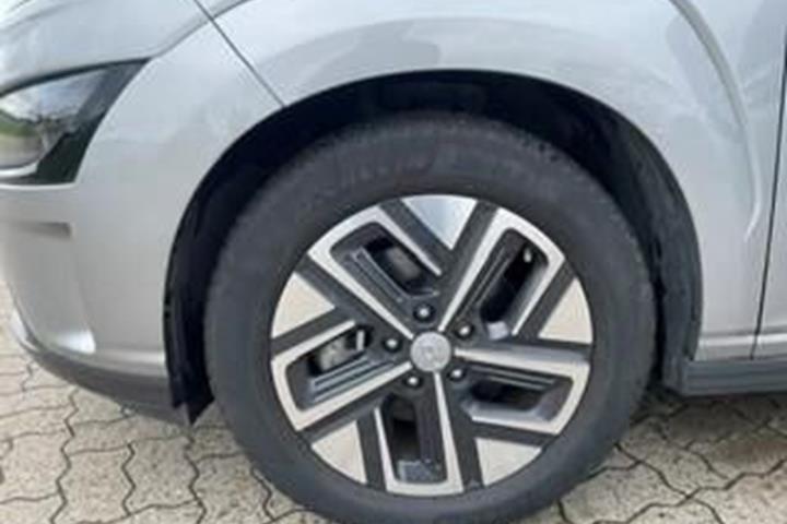 Sølv Hyundai Kona fra 2022