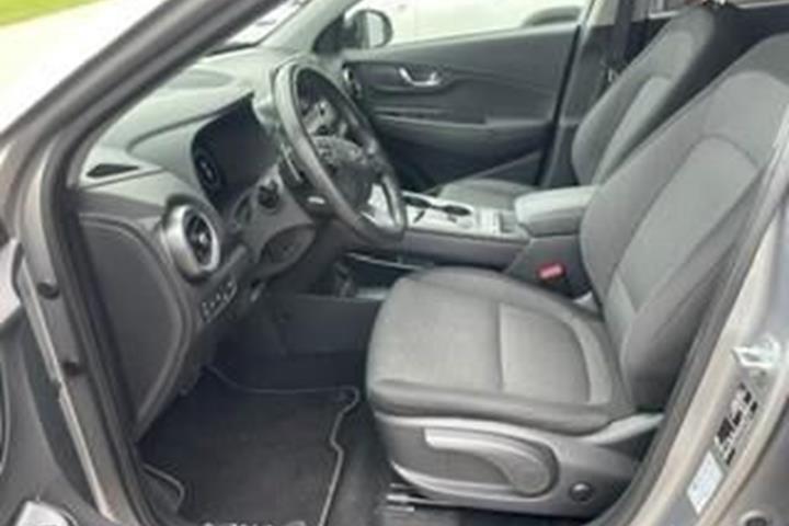 Sølv Hyundai Kona fra 2022