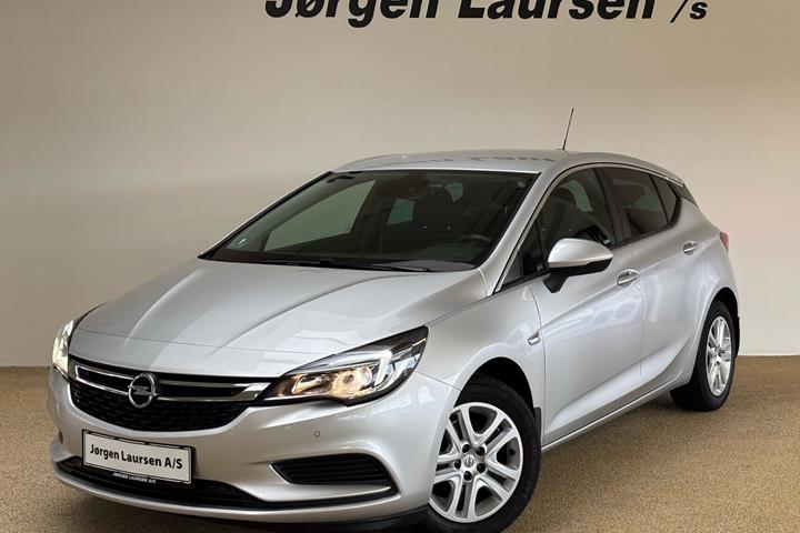 Sølv Opel Astra fra 2018