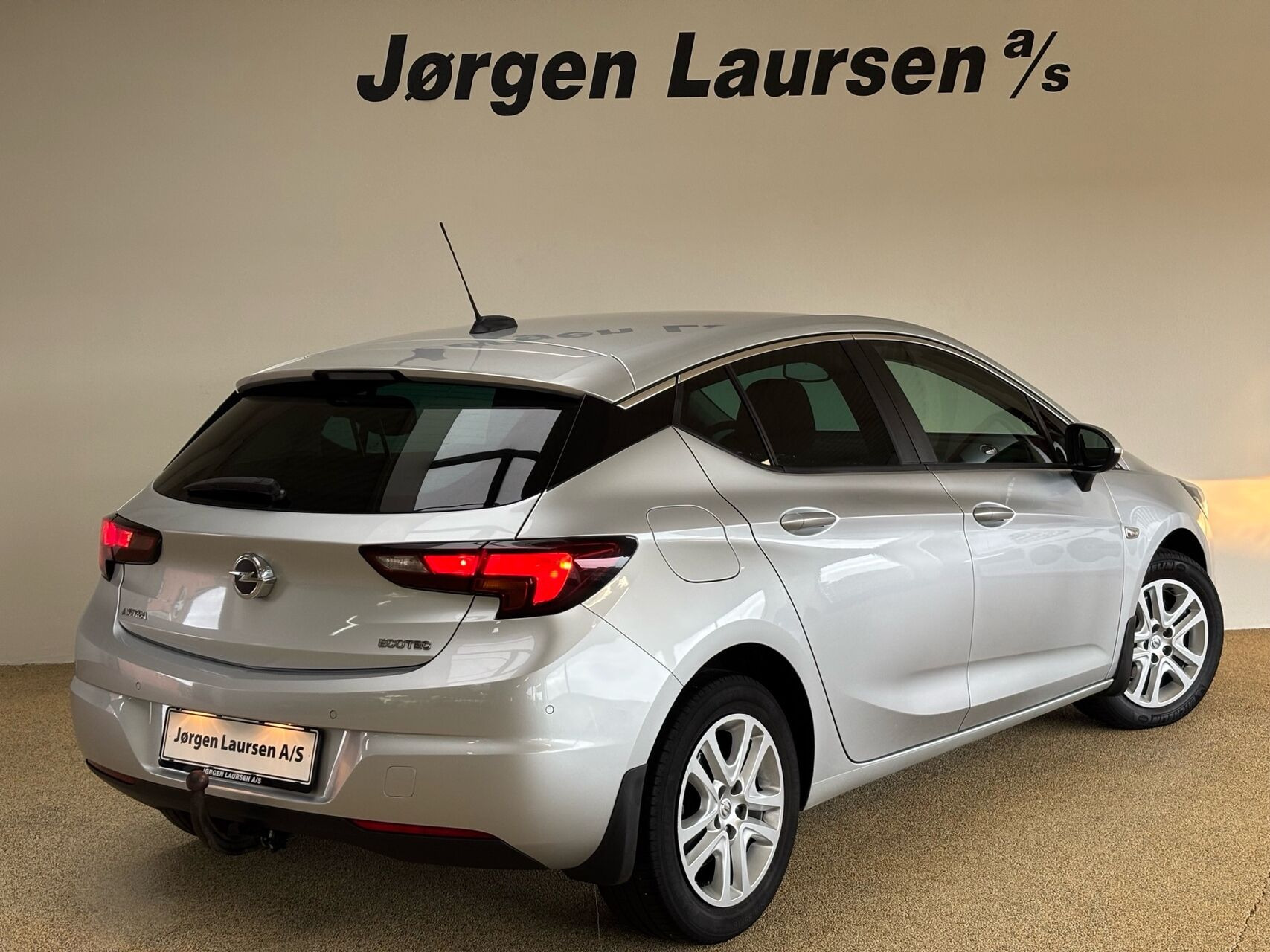 Sølv Opel Astra fra 2018