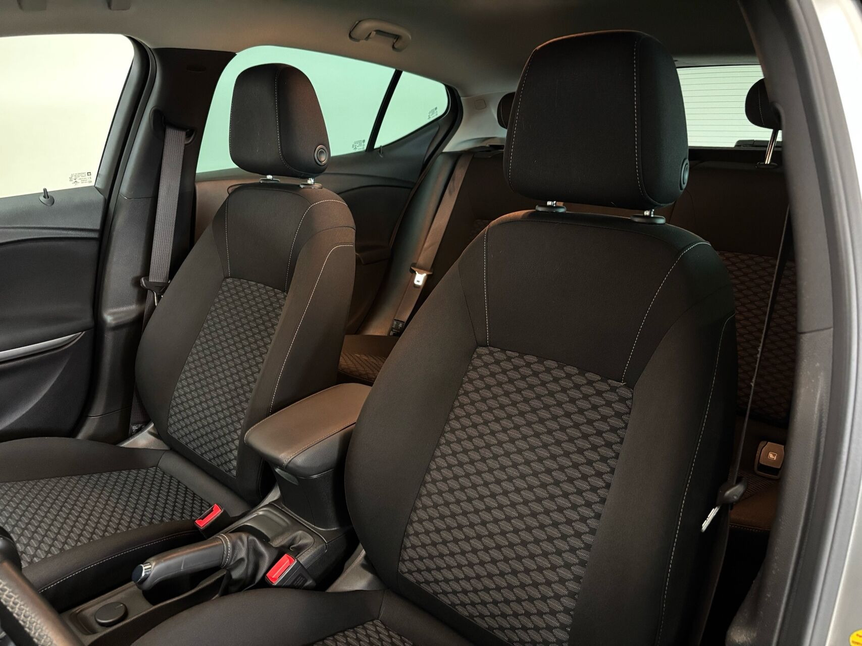 Sølv Opel Astra fra 2018
