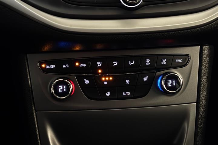 Sølv Opel Astra fra 2018