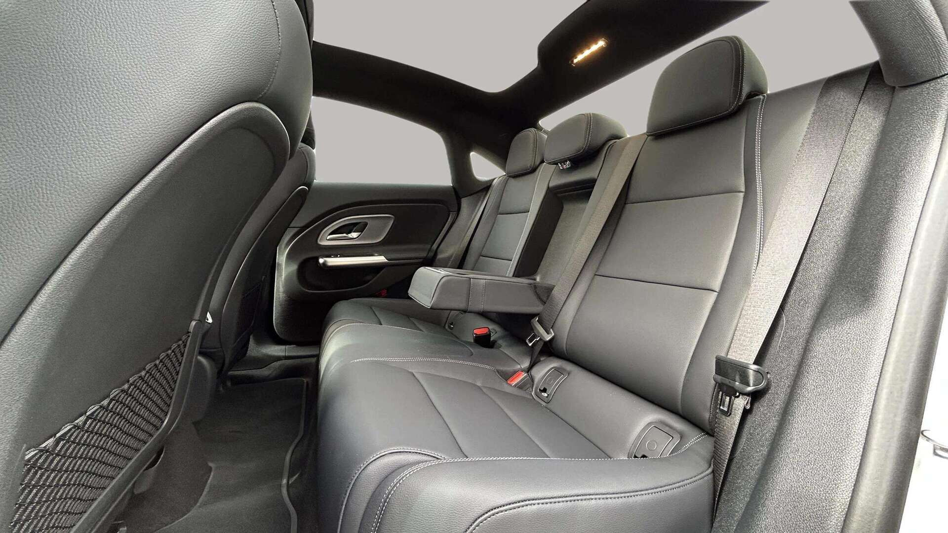 Hvid Mercedes CLA250+ fra 2026