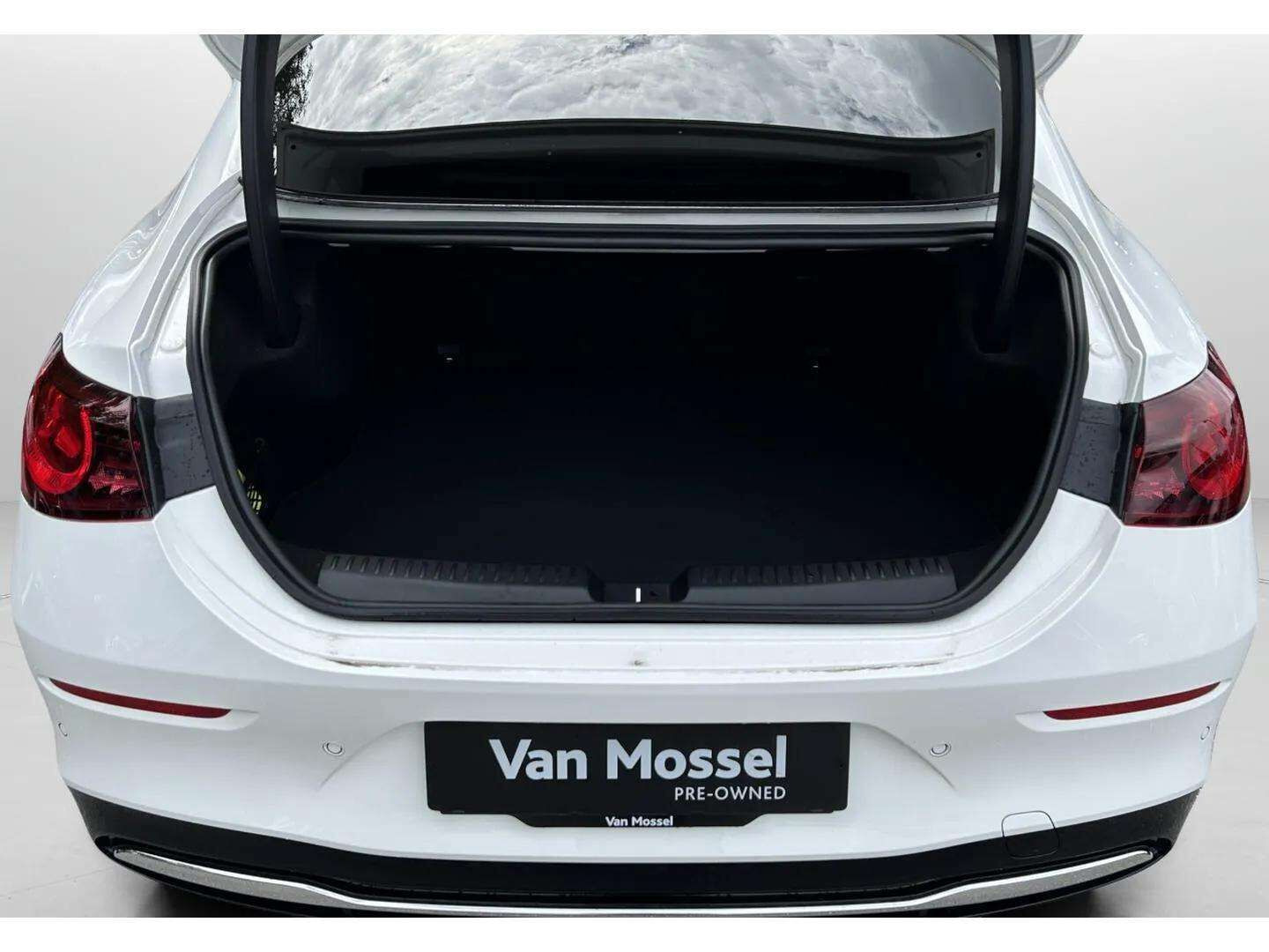 Hvid Mercedes CLA250+ fra 2026