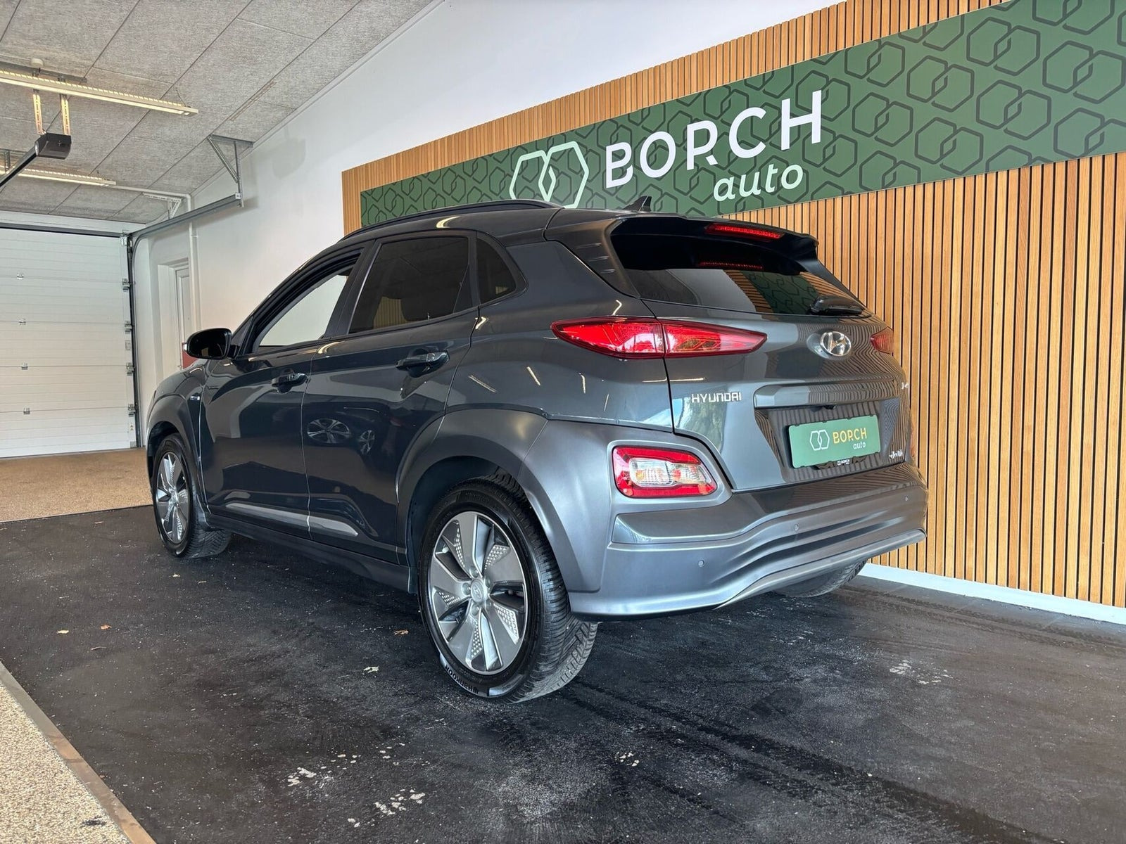 Grå Hyundai Kona fra 2018