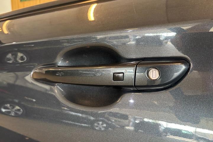 Grå Hyundai Kona fra 2018