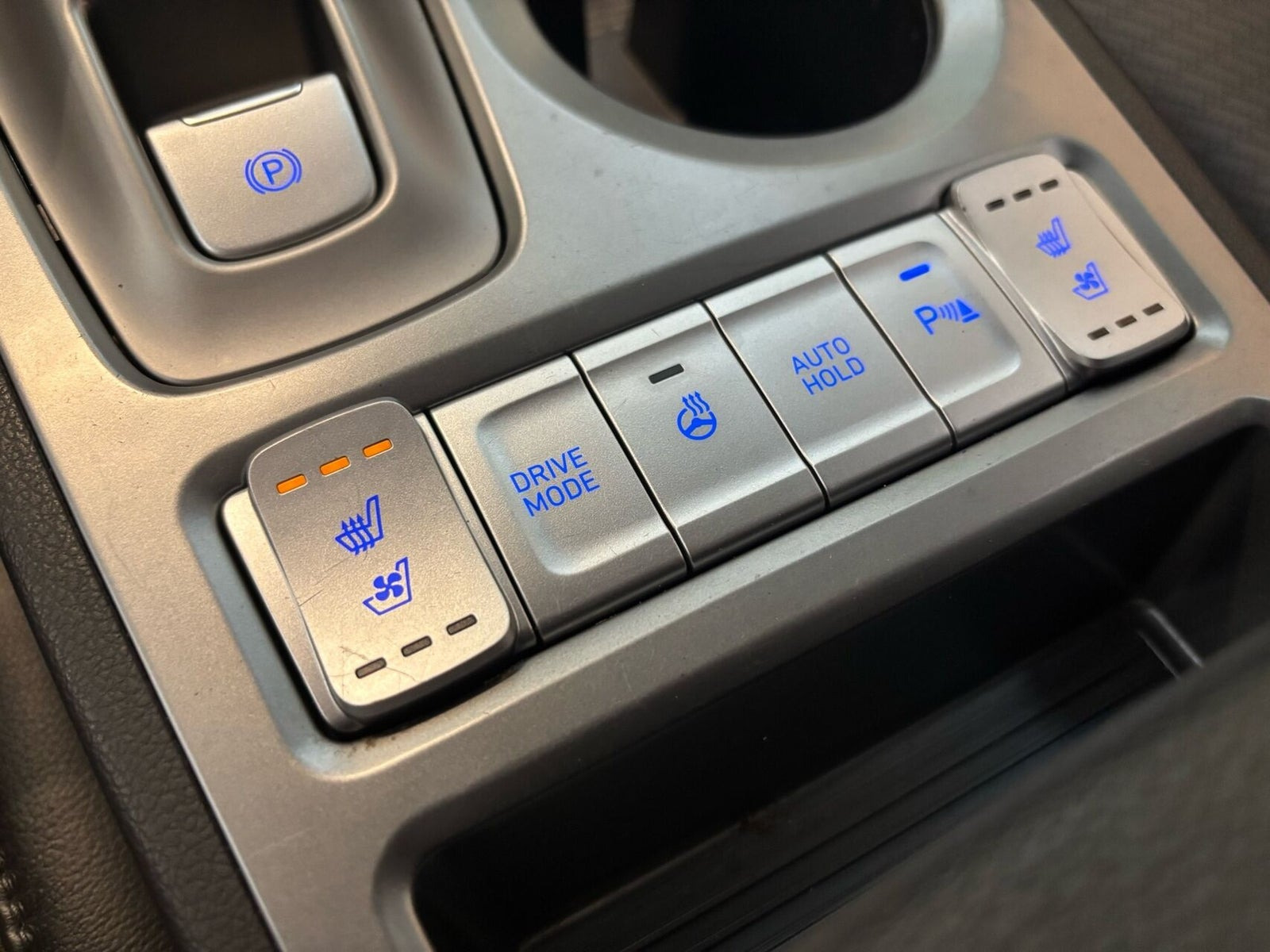 Grå Hyundai Kona fra 2018