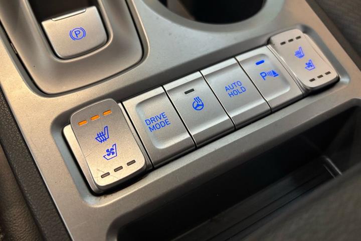 Grå Hyundai Kona fra 2018