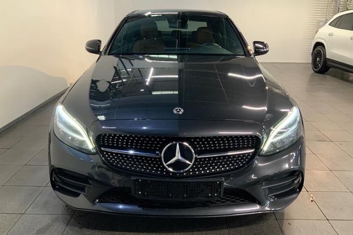 Grå Mercedes C200 fra 2020