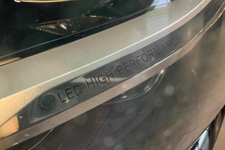 Grå Mercedes C200 fra 2020