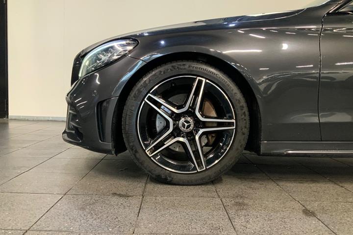 Grå Mercedes C200 fra 2020