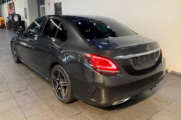 Grå Mercedes C200 fra 2020