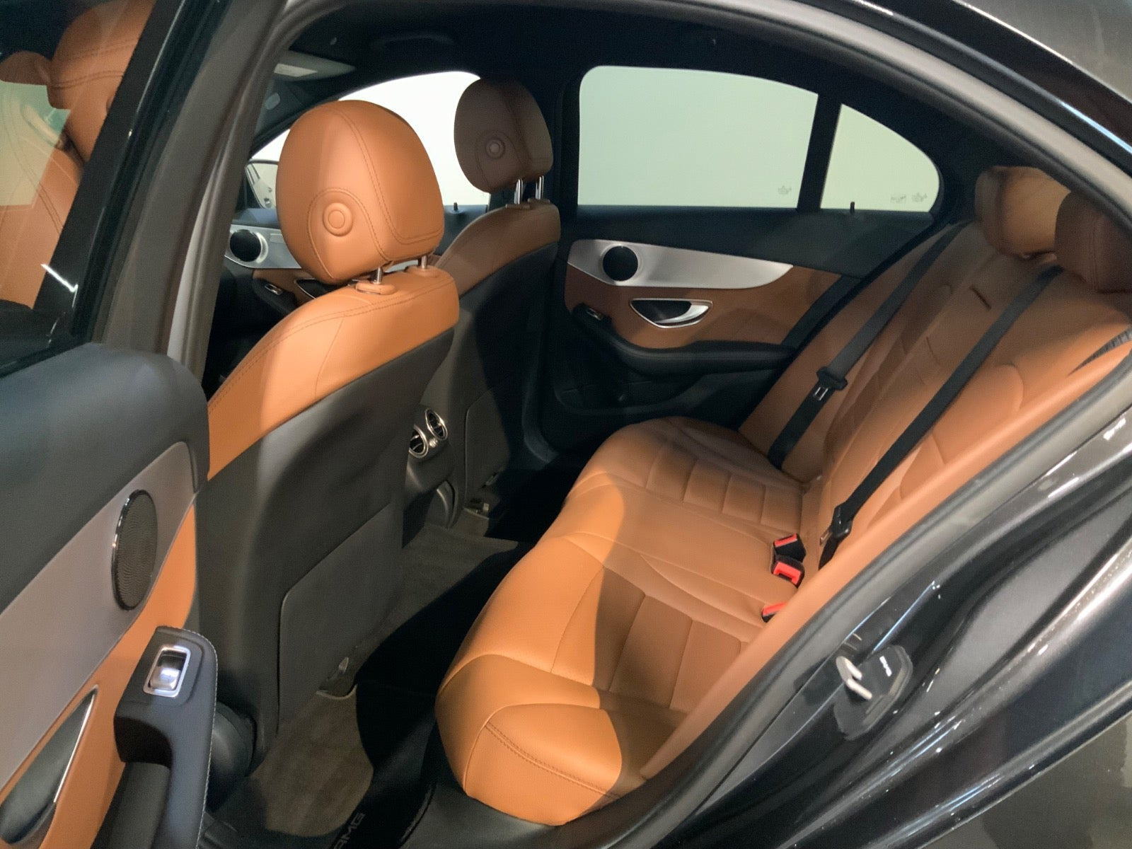 Grå Mercedes C200 fra 2020