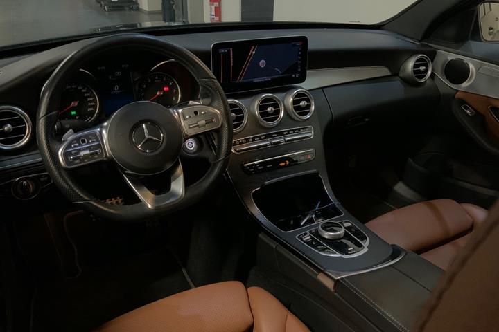 Grå Mercedes C200 fra 2020
