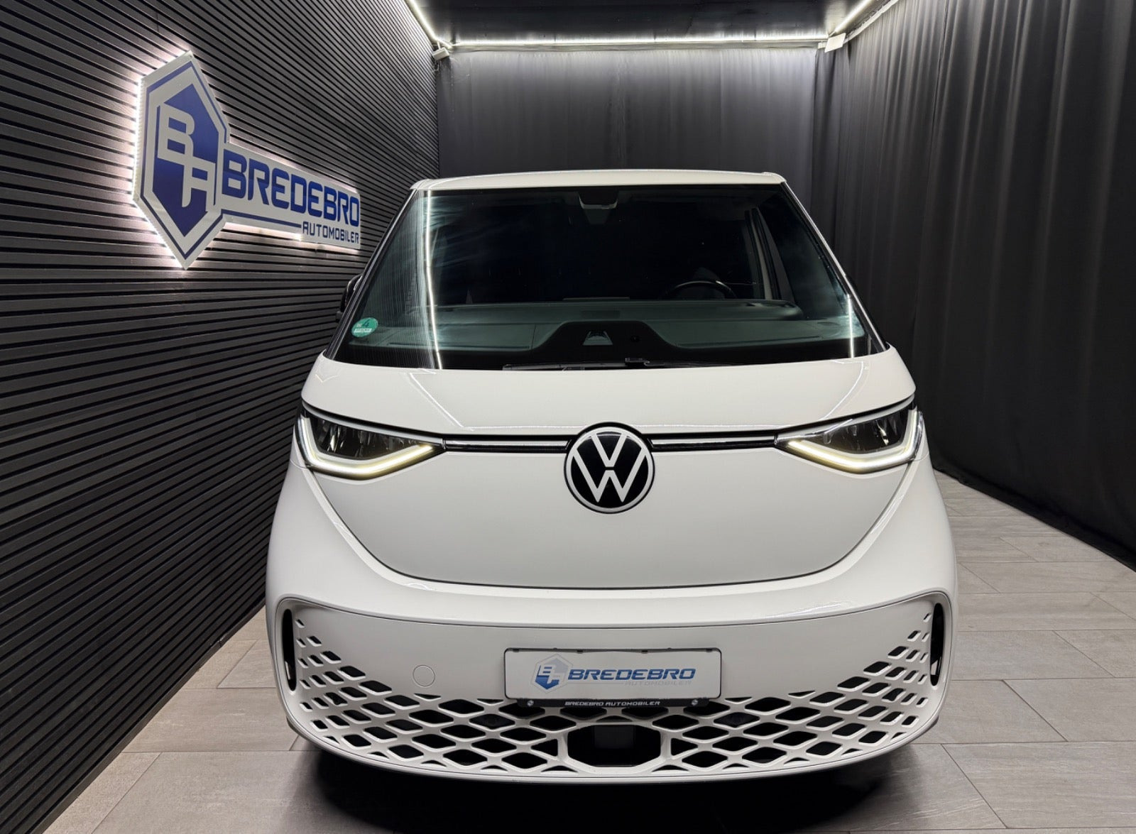 Hvid VW ID.Buzz fra 2024