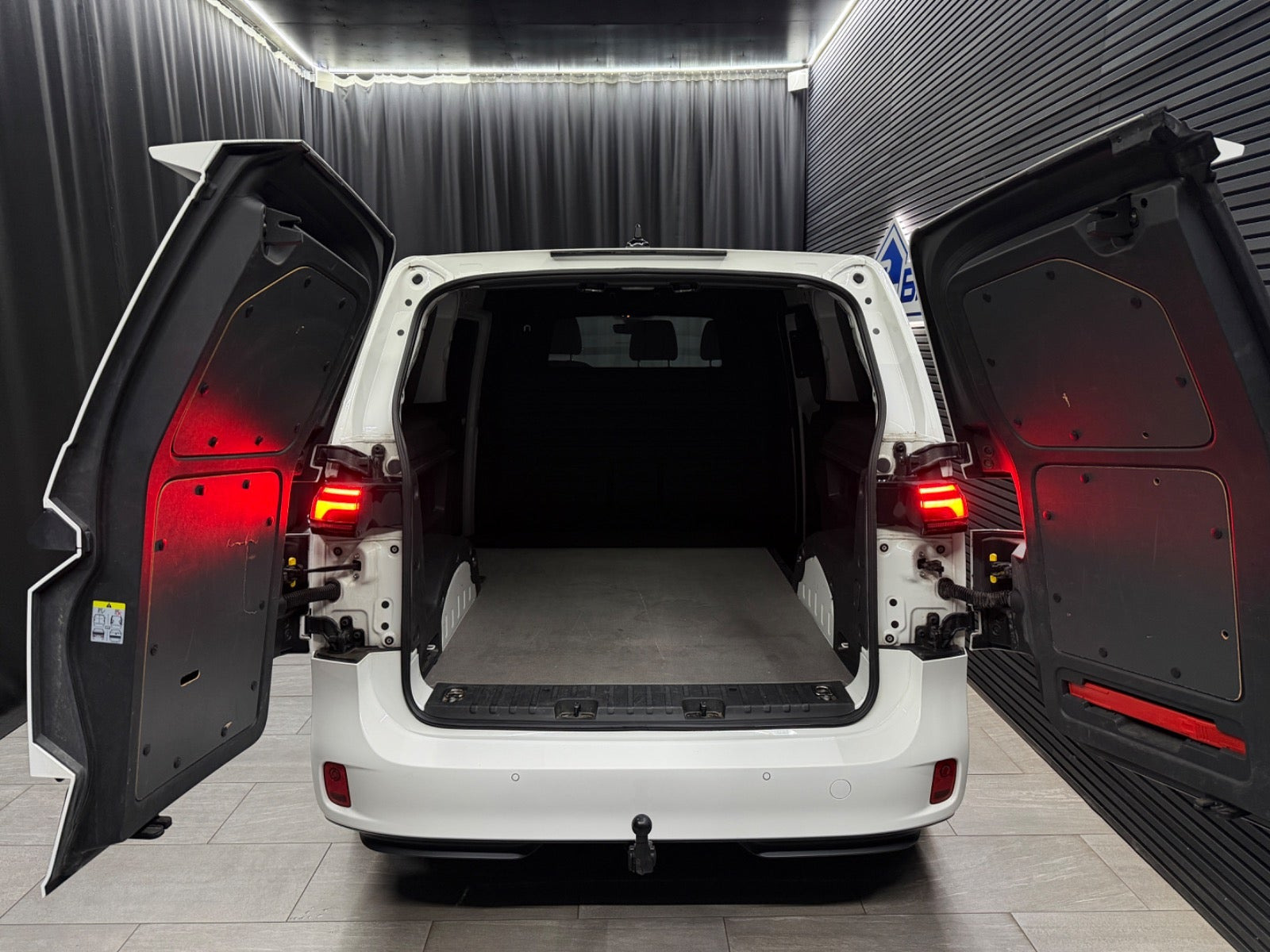 Hvid VW ID.Buzz fra 2024