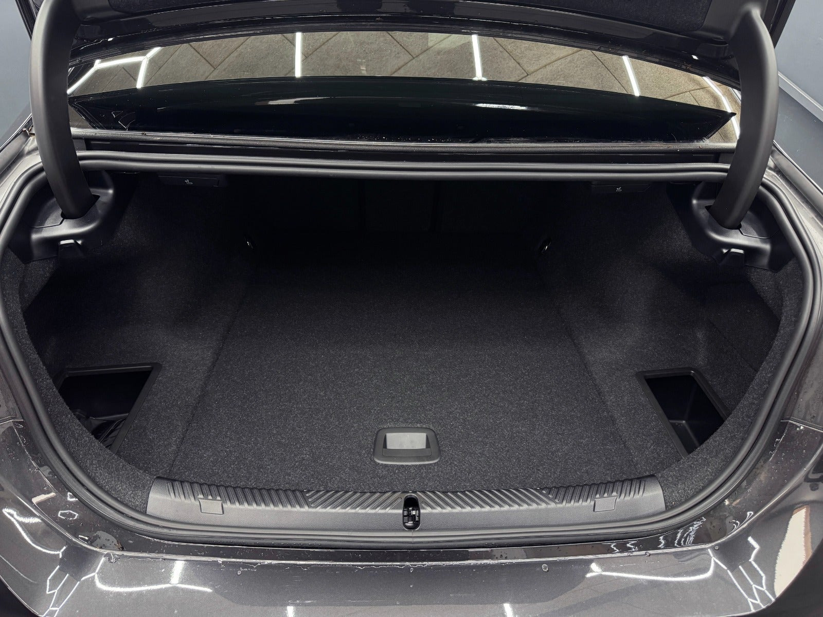 Sort BMW i5 fra 2025