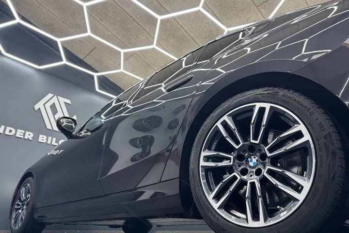 Sort BMW i5 fra 2025