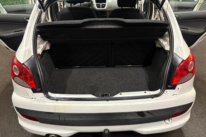 undefined Peugeot 206+ fra 2011
