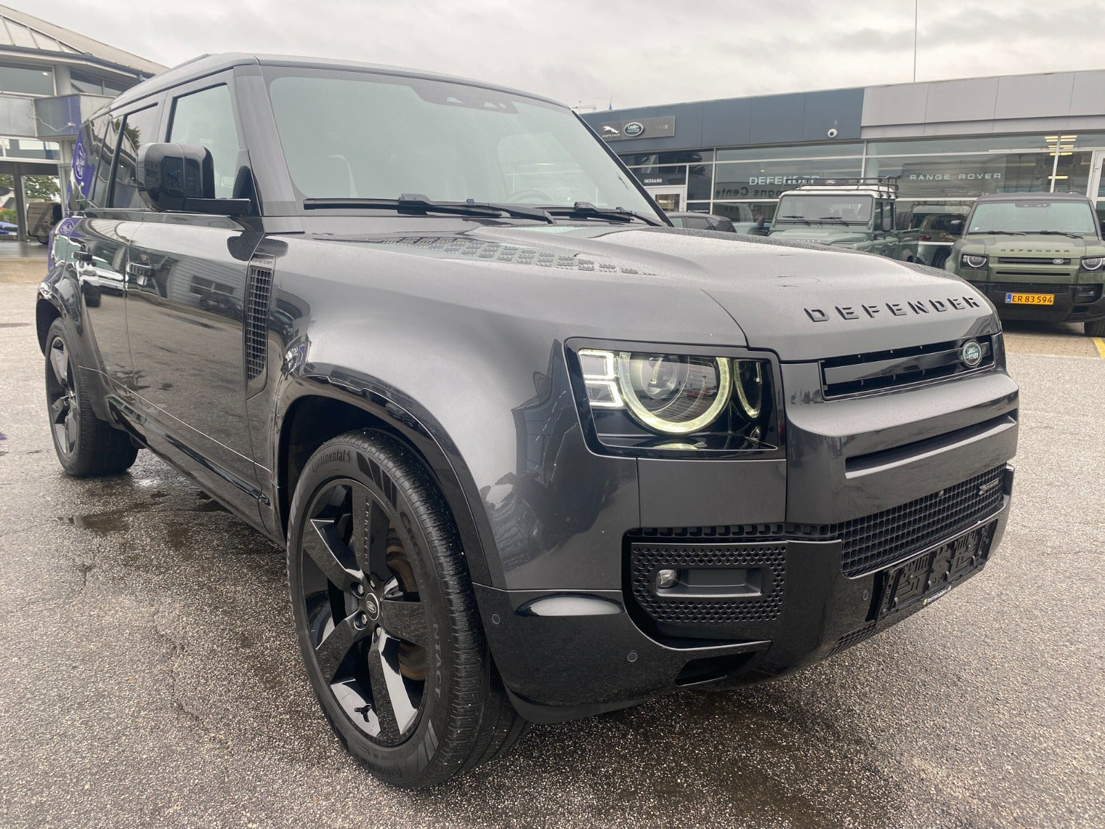 Grå Land Rover Defender 110 fra 2022