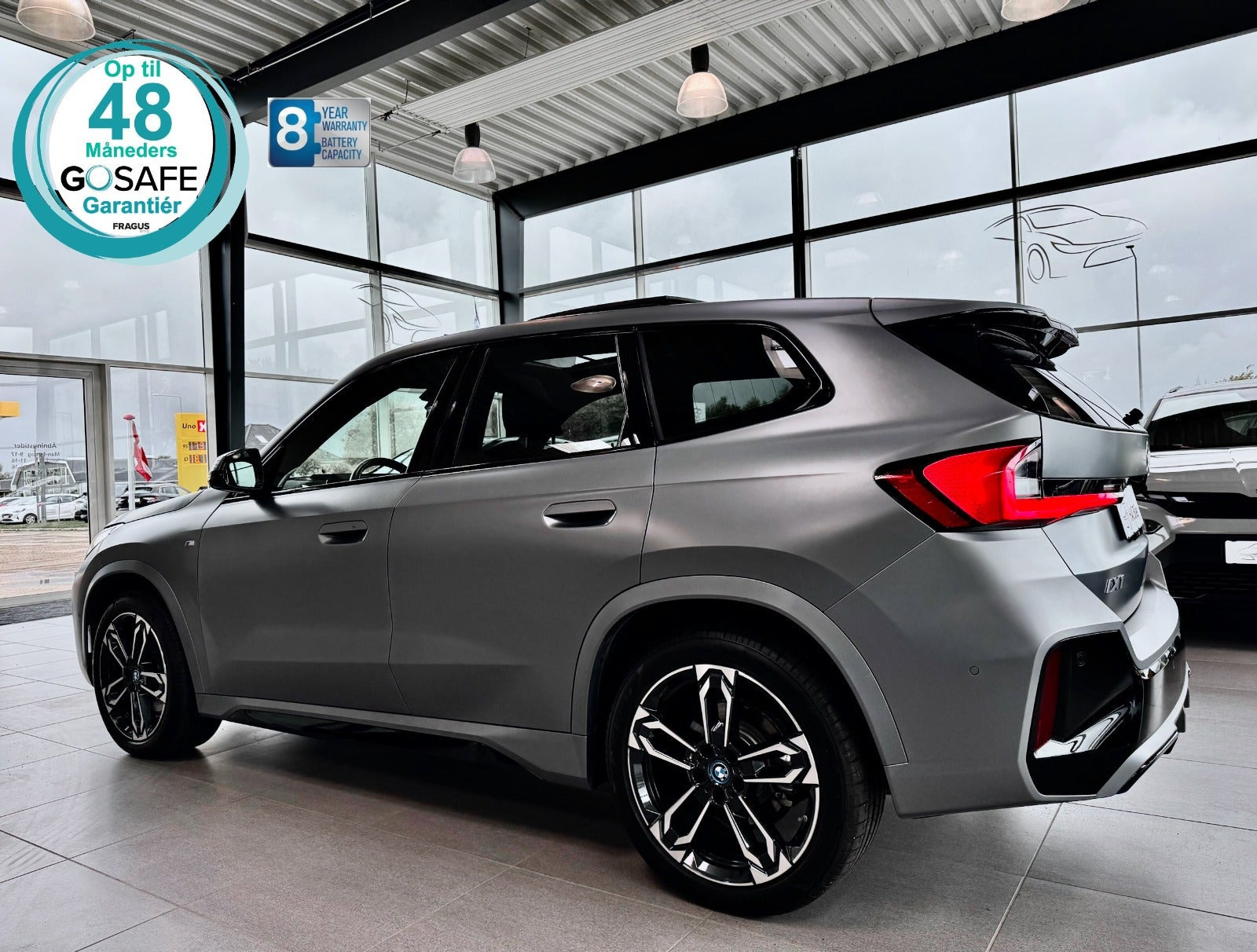 Grå BMW iX1 fra 2023