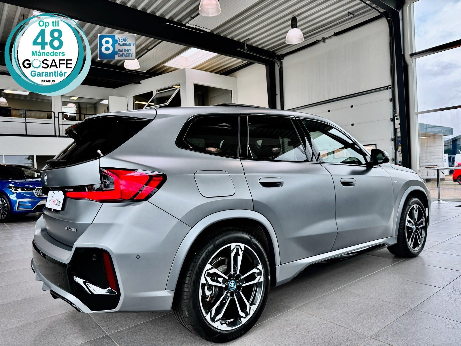Grå BMW iX1 fra 2023