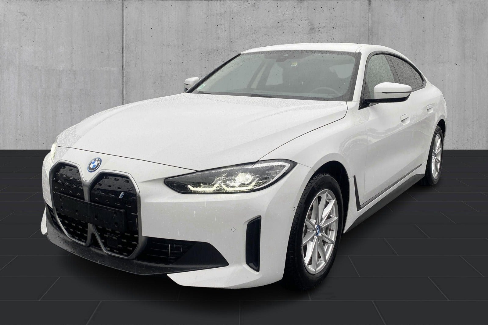 Hvid BMW i4 fra 2023