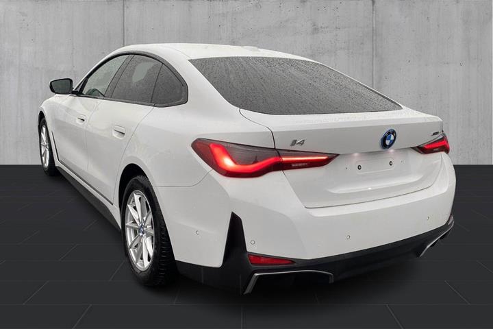 Hvid BMW i4 fra 2023