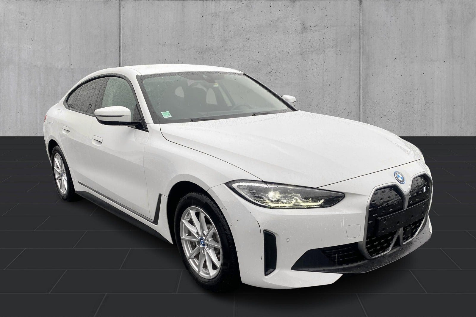 Hvid BMW i4 fra 2023