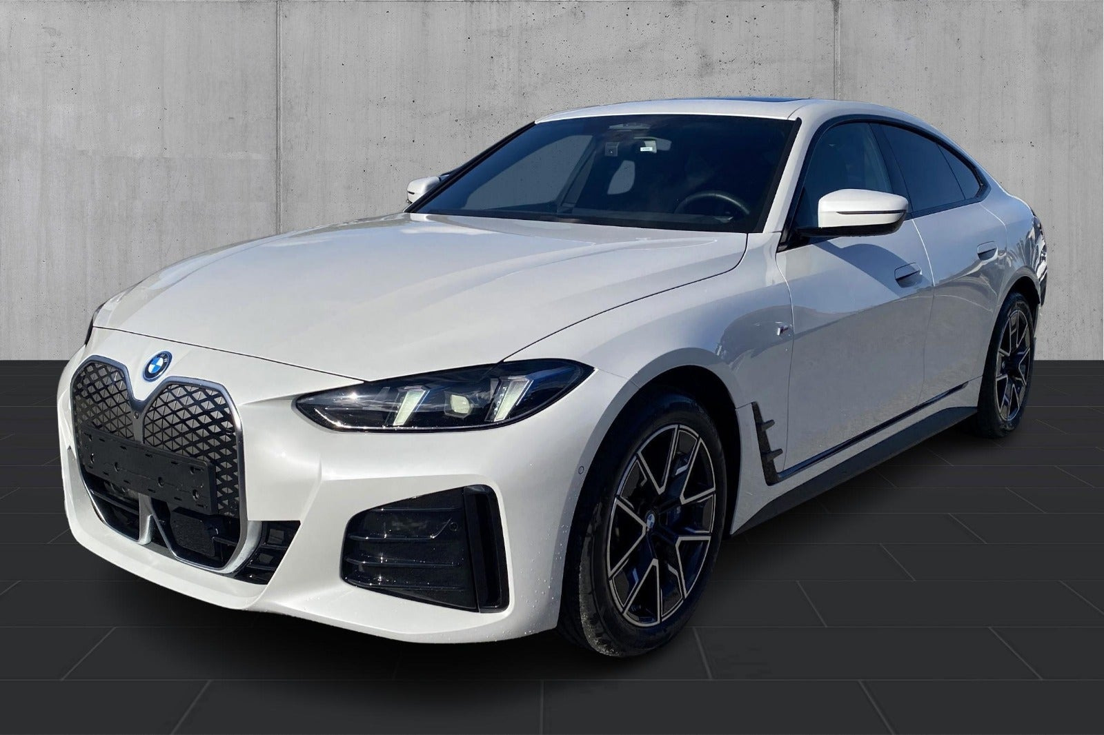 Hvid BMW i4 fra 2025