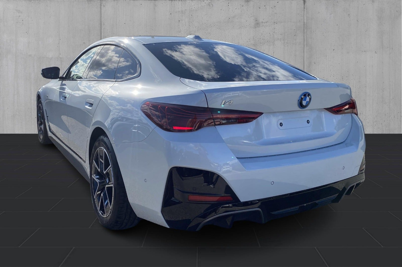 Hvid BMW i4 fra 2025